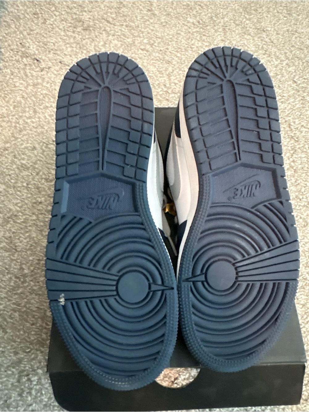 Jordan Low-Top Sneakers in White & Navy - Picture 3 of 3